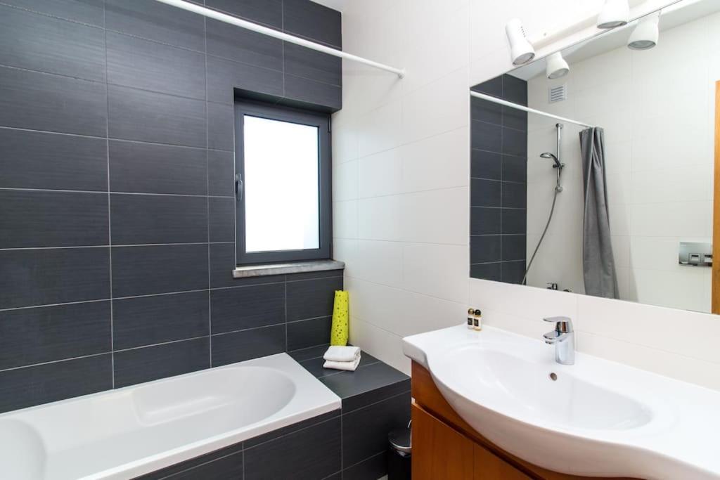 Lake Apartment - Pool And Sea View & Tennis Court & Bbq Pera Ngoại thất bức ảnh